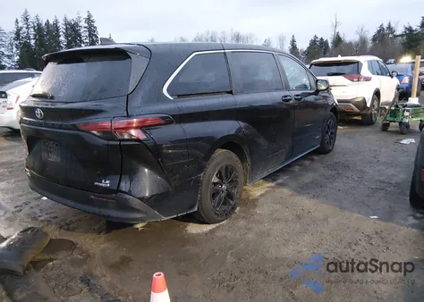 2021 Toyota Sienna Le z USA, uszkodzony, nr VIN 5TDKRKEC2MS028978